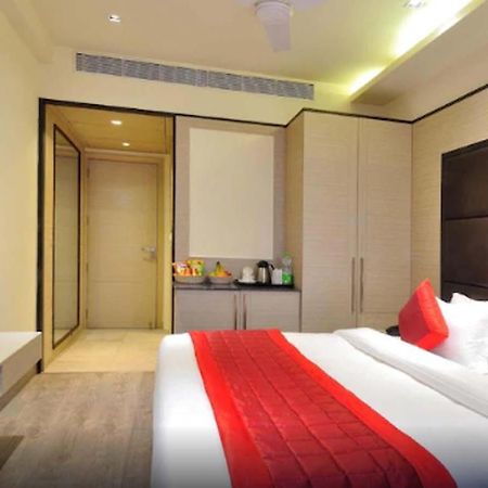 Hotel Royal Grand - Opposite Axis Bank East Patel Nagar Ню Делхи Екстериор снимка