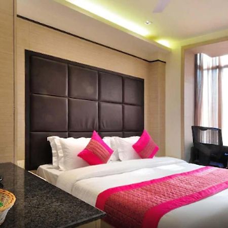 Hotel Royal Grand - Opposite Axis Bank East Patel Nagar Ню Делхи Екстериор снимка