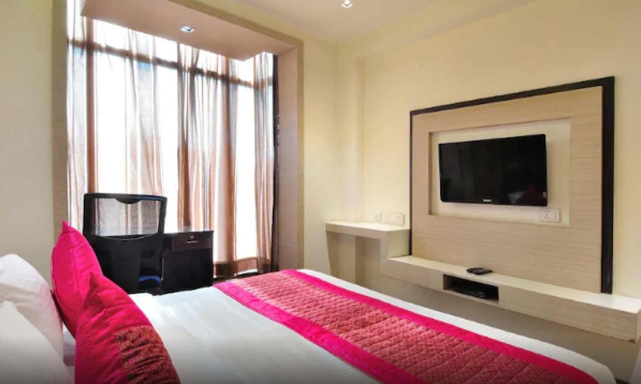 Hotel Royal Grand - Opposite Axis Bank East Patel Nagar Ню Делхи Екстериор снимка
