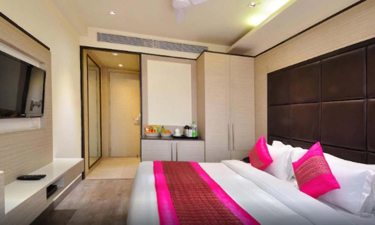 Hotel Royal Grand - Opposite Axis Bank East Patel Nagar Ню Делхи Екстериор снимка