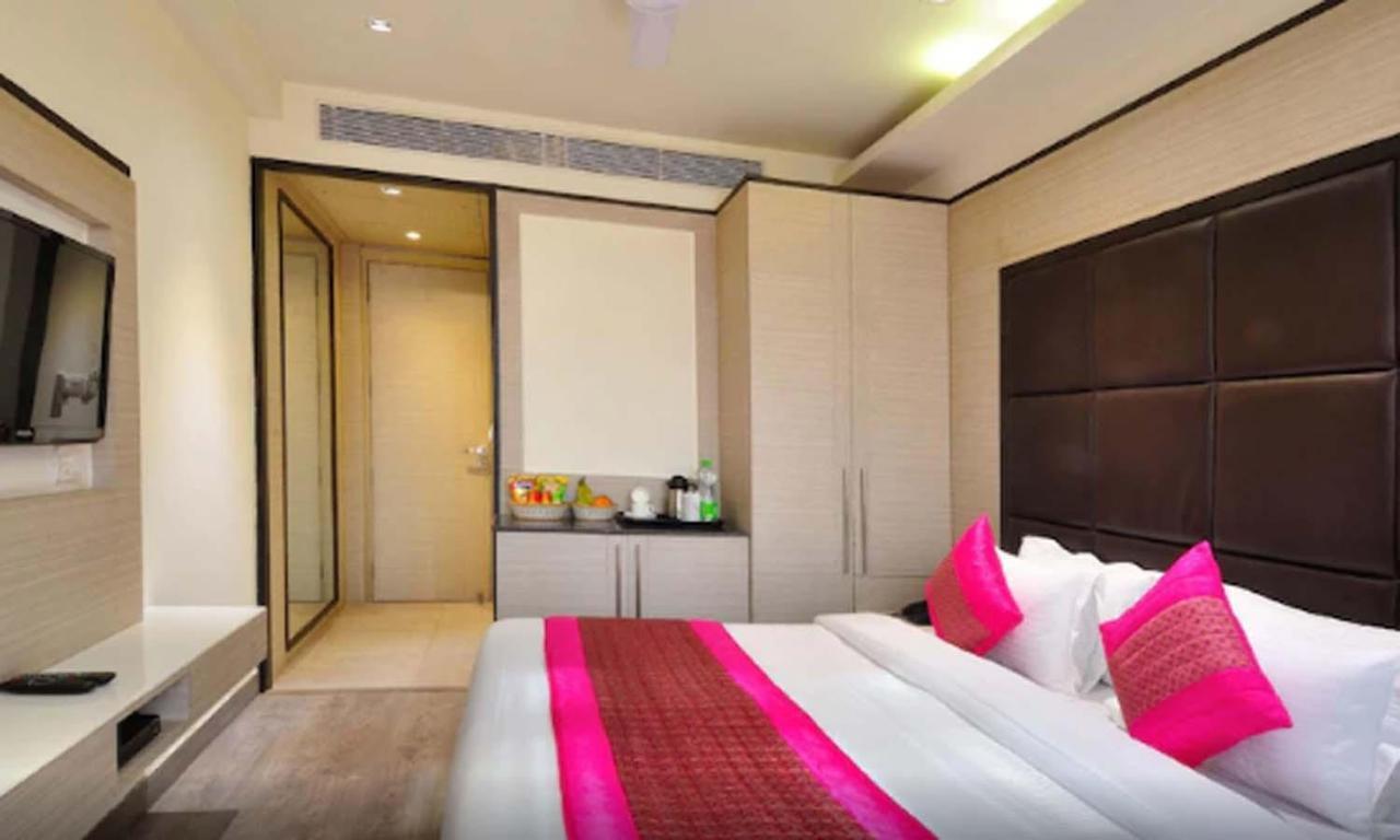 Hotel Royal Grand - Opposite Axis Bank East Patel Nagar Ню Делхи Екстериор снимка