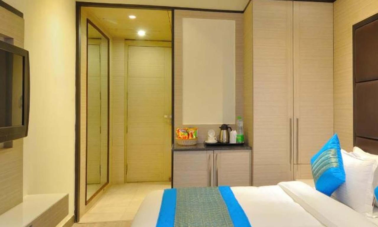 Hotel Royal Grand - Opposite Axis Bank East Patel Nagar Ню Делхи Екстериор снимка