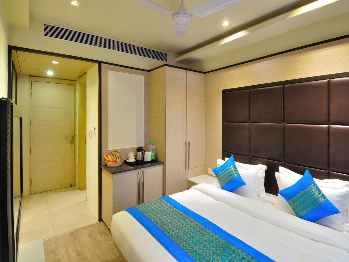 Hotel Royal Grand - Opposite Axis Bank East Patel Nagar Ню Делхи Екстериор снимка