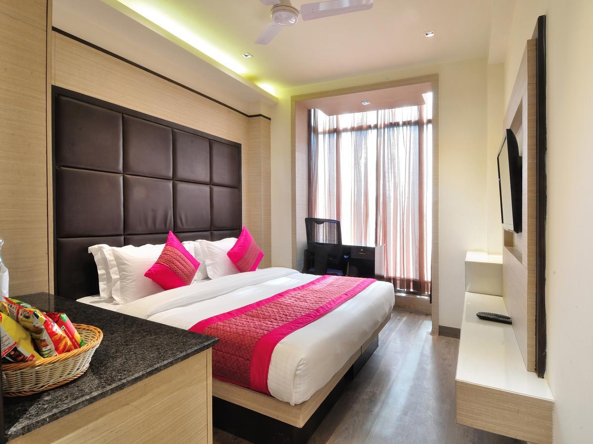 Hotel Royal Grand - Opposite Axis Bank East Patel Nagar Ню Делхи Екстериор снимка