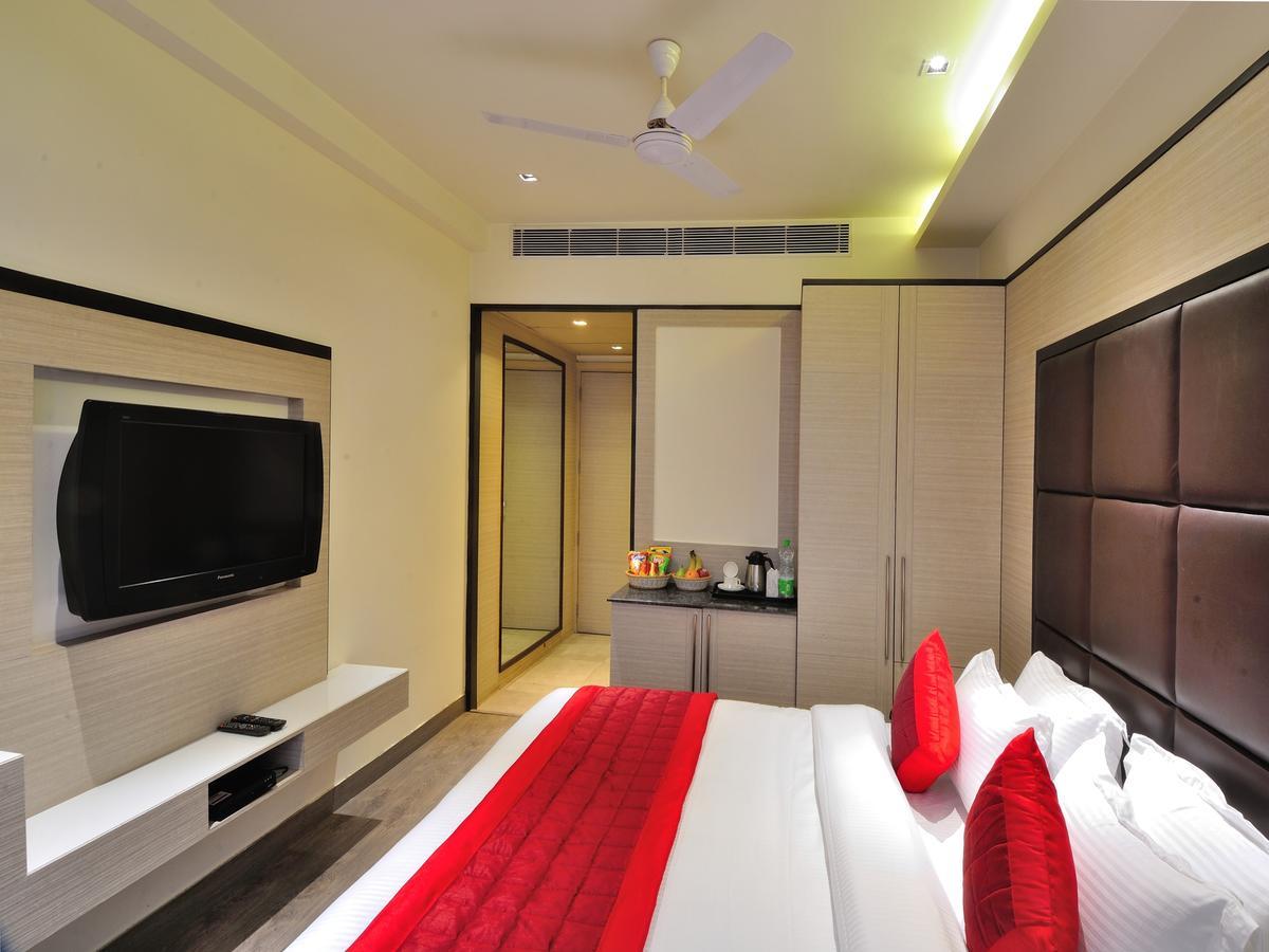 Hotel Royal Grand - Opposite Axis Bank East Patel Nagar Ню Делхи Екстериор снимка