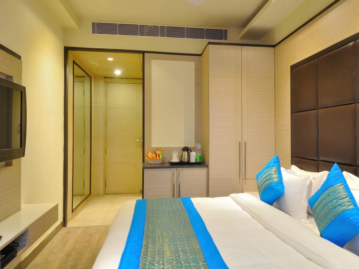 Hotel Royal Grand - Opposite Axis Bank East Patel Nagar Ню Делхи Екстериор снимка