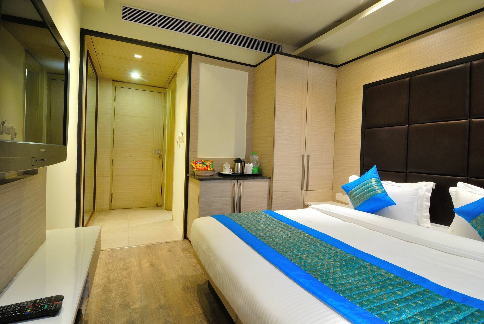 Hotel Royal Grand - Opposite Axis Bank East Patel Nagar Ню Делхи Екстериор снимка