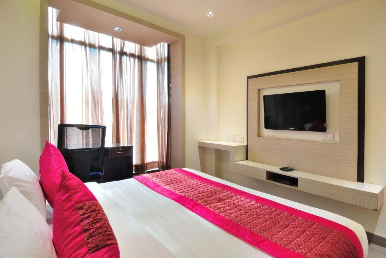 Hotel Royal Grand - Opposite Axis Bank East Patel Nagar Ню Делхи Екстериор снимка